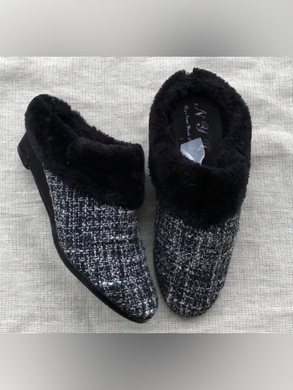 Black & White tweeted fur fux Shoes 7 1/2 Mules